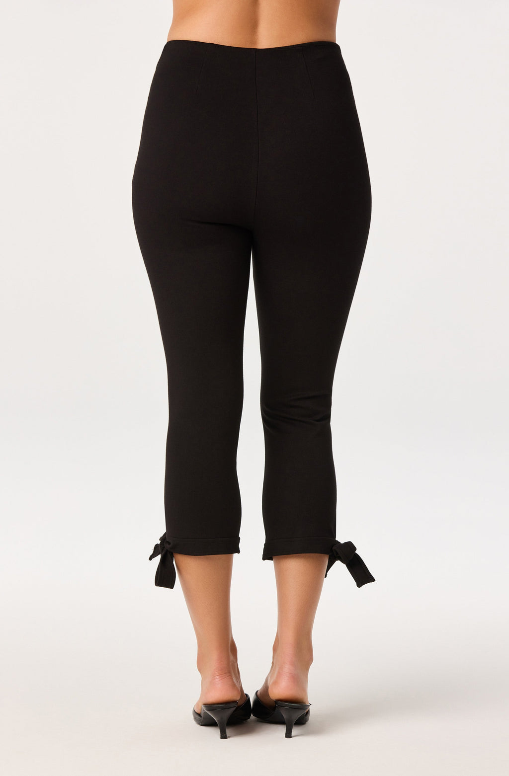 Eliza Bow-Tie Knit Capri Pants